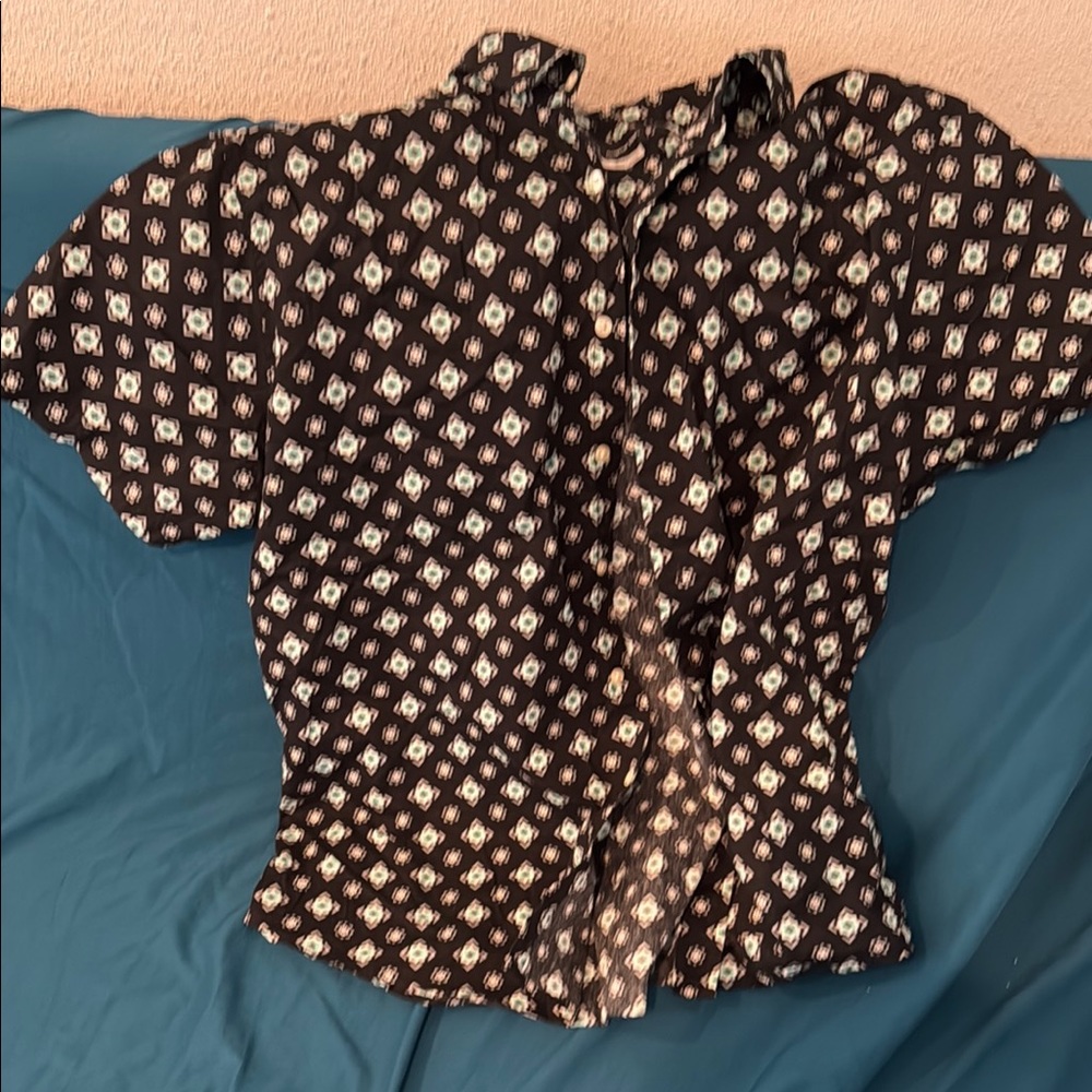Black and White Ruffled Puff Sleeve Shirt